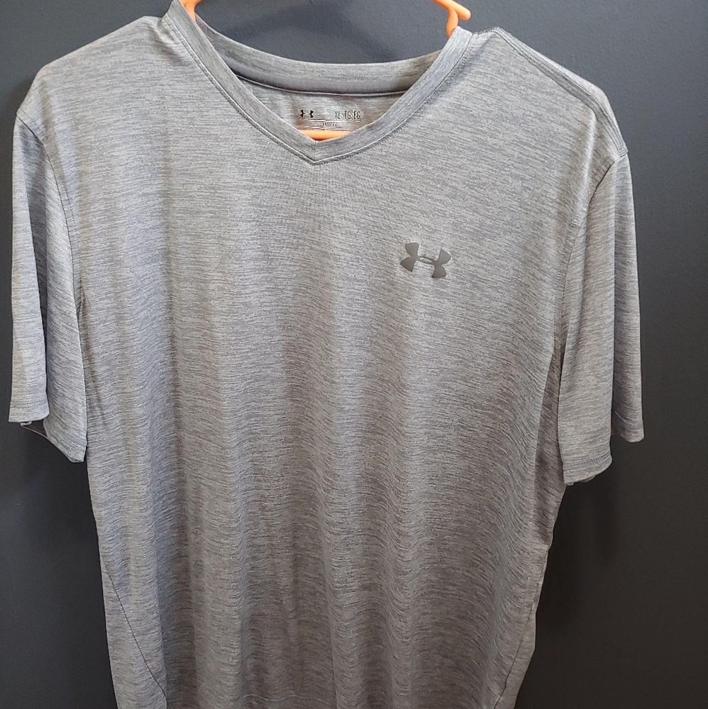 UA v-neck tee